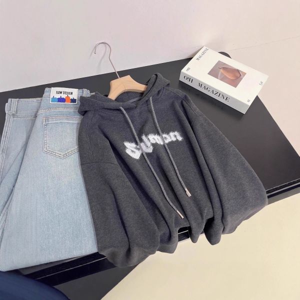 糯米絨重工刺繡抽繩連帽字母上衣 糯米絨重工刺繡抽繩連帽字母上衣