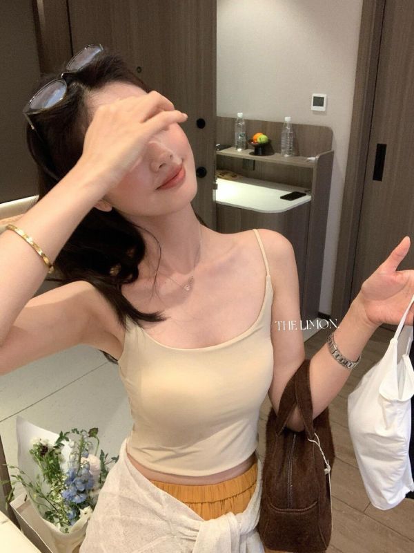 極簡風百搭修身一體罩杯打底背心-3色 極簡風百搭修身一體罩杯打底背心-3色