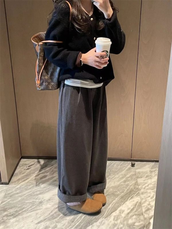 穿不膩黑色就是百搭 小香風仿浣熊絨針織外套 穿不膩黑色就是百搭 小香風仿浣熊絨針織外套