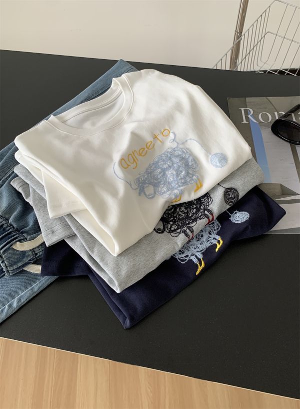設計感立體線條小羊刺繡造型T-3色 設計感立體線條小羊刺繡造型T-3色