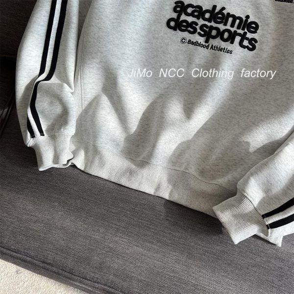 美式復古運動風logo刺繡V領上衣 美式復古運動風logo刺繡V領上衣