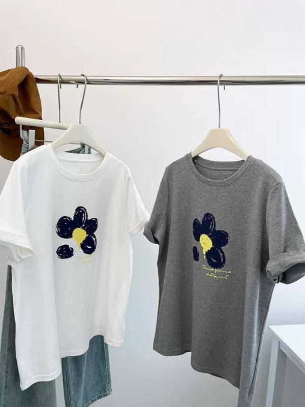 韓系花朵印花舒適寬鬆百搭T-2色 韓系花朵印花舒適寬鬆百搭T-2色