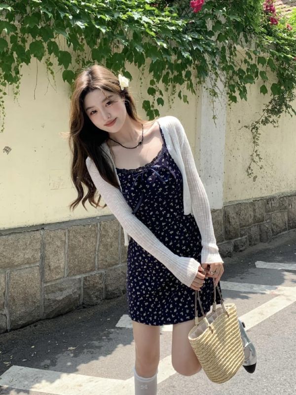 夏日甜心套裝 韓系碎花收腰裙+防曬開衫 夏日甜心套裝 韓系碎花收腰裙+防曬開衫