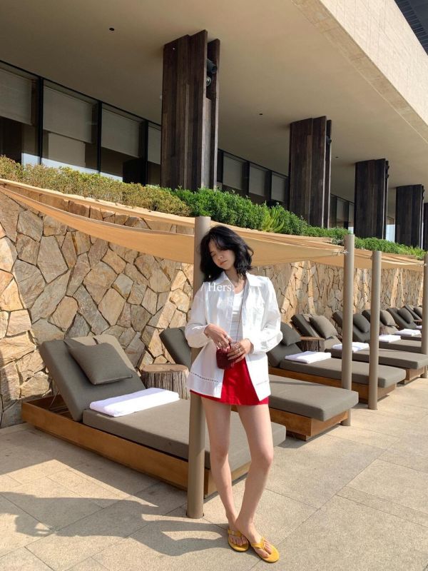 簡約設計感 廓形鏤空純色襯衫 簡約設計感 廓形鏤空純色襯衫