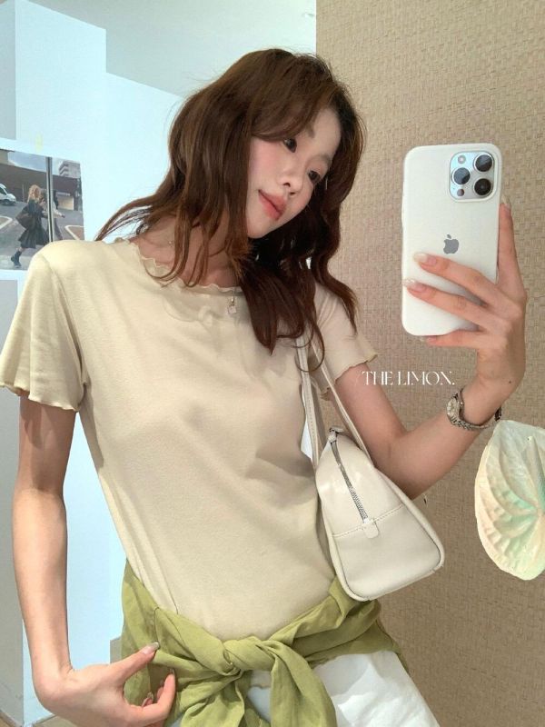 舒適親膚百搭木耳邊設計感上衣-4色 舒適親膚百搭木耳邊設計感上衣-4色