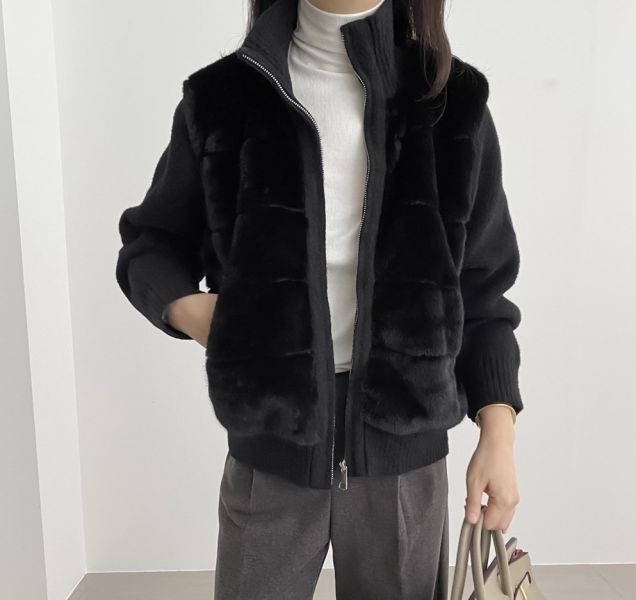 Korea 針織秀拼接皮草外套-2色 Korea 針織秀拼接皮草外套-2色