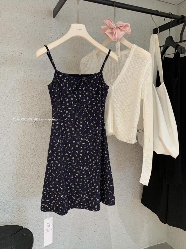 夏日甜心套裝 韓系碎花收腰裙+防曬開衫 夏日甜心套裝 韓系碎花收腰裙+防曬開衫