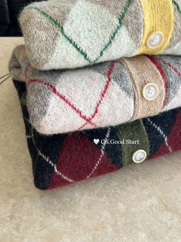 法式設計感時尚撞色菱格紋V領針織開衫-3色 法式設計感時尚撞色菱格紋V領針織開衫-3色