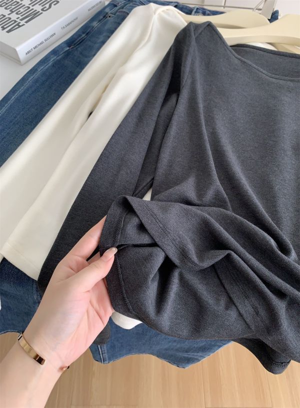 設計感一字肩柔軟慕斯絨露鎖骨百搭打底衫-4色 設計感一字肩柔軟慕斯絨露鎖骨百搭打底衫-4色