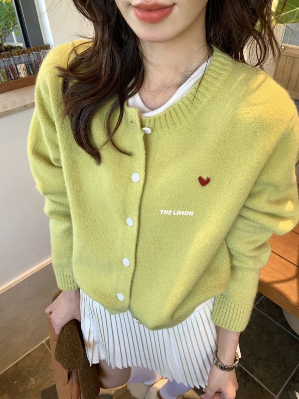 學院風愛心刺繡百搭減齡鈕扣針織開衫-5色 學院風愛心刺繡百搭減齡鈕扣針織開衫-5色