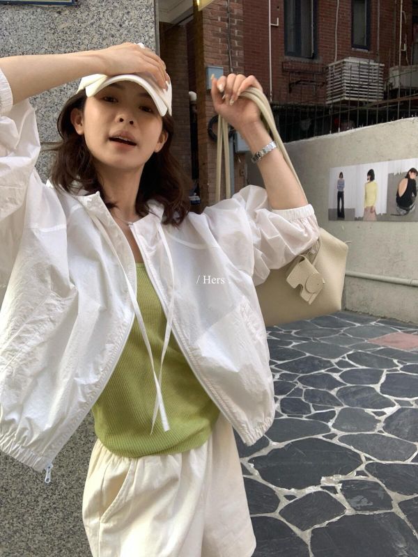 日常休閒透氣透氣輕運動感連帽外套-4色 日常休閒透氣透氣輕運動感連帽外套-4色