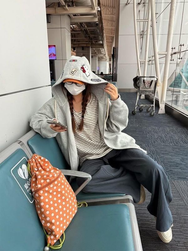 吸睛貼章刺繡kitty連帽外套 吸睛貼章刺繡kitty連帽外套