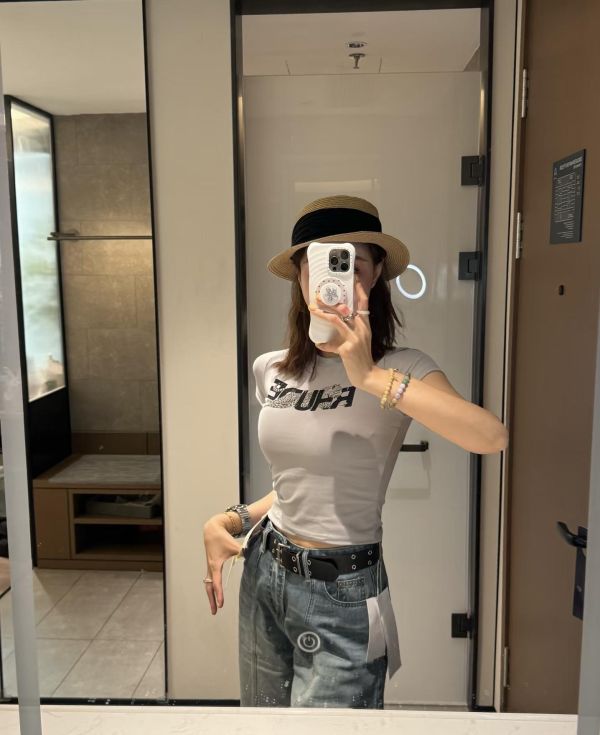 設計感收腰字母印花T-2色 設計感收腰字母印花T-2色