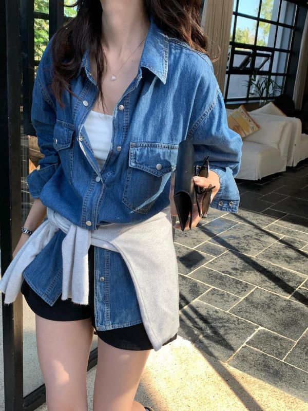 帥氣雙口袋寬鬆薄款牛仔襯衫上衣 帥氣雙口袋寬鬆薄款牛仔襯衫上衣