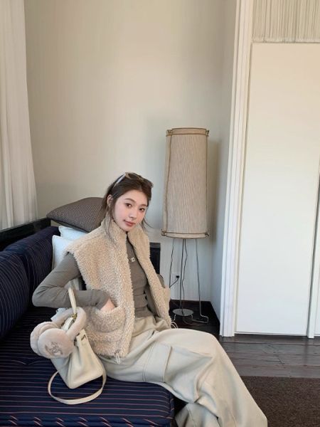 奶系小羊羔粒絨拼接毛毛背心 奶系小羊羔粒絨拼接毛毛背心