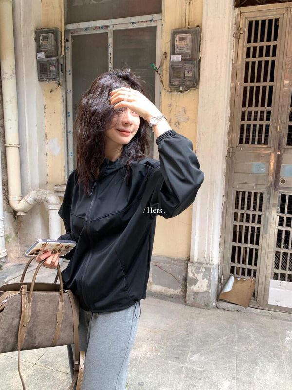 簡約風輕運動戶外連帽外套-4色 簡約風輕運動戶外連帽外套-4色