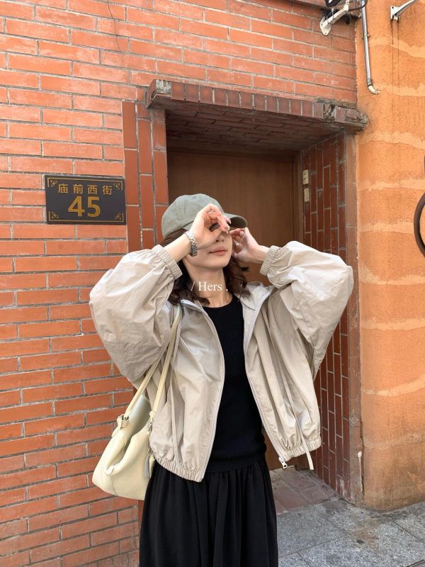 日常休閒透氣透氣輕運動感連帽外套-4色 日常休閒透氣透氣輕運動感連帽外套-4色