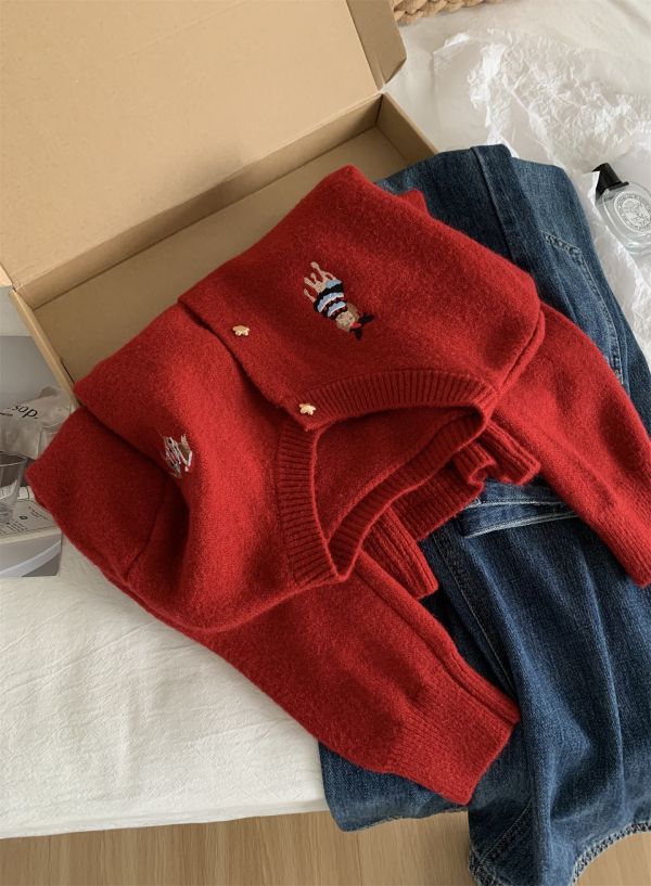 聖誕氛圍感小狗刺繡設計感五角星扣毛衣外套 聖誕氛圍感小狗刺繡設計感五角星扣毛衣外套