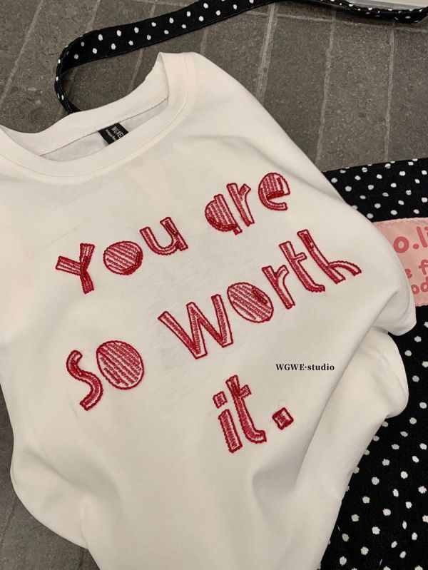 舒適設計感 百搭刺繡短T-2色 舒適設計感 百搭刺繡短T-2色