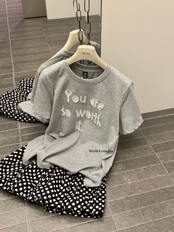 舒適設計感 百搭刺繡短T-2色 舒適設計感 百搭刺繡短T-2色