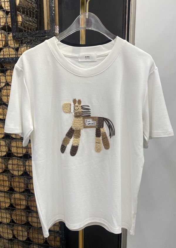 Korea 質感立體木馬T恤-2色 Korea 質感立體木馬T恤-2色