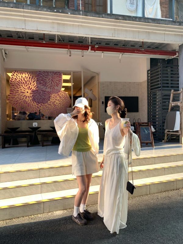 日常休閒透氣透氣輕運動感連帽外套-4色 日常休閒透氣透氣輕運動感連帽外套-4色