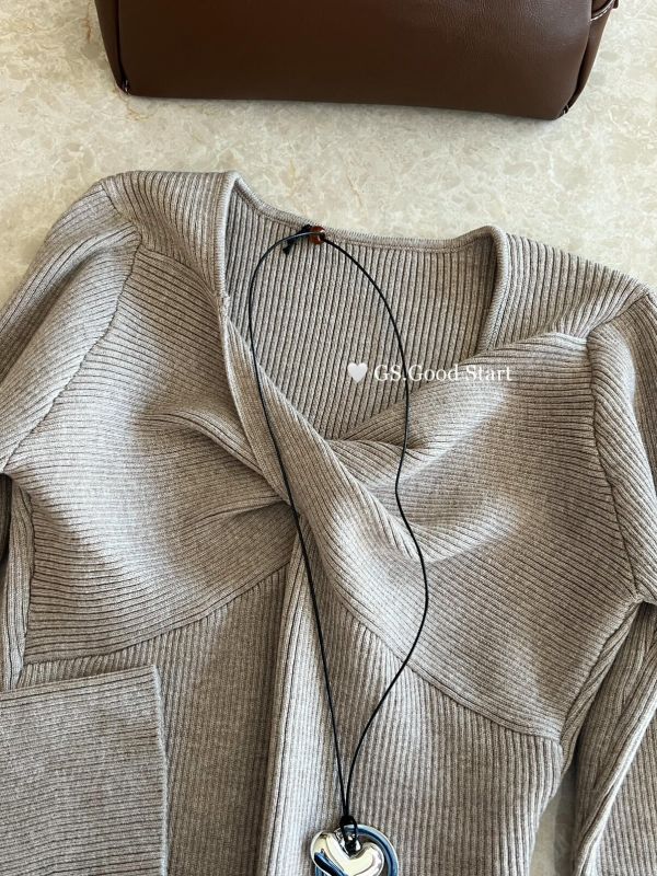 法式撞色修身扭結V領針織衫-4色 法式撞色修身扭結V領針織衫-4色