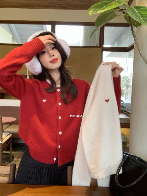 學院風愛心刺繡百搭減齡鈕扣針織開衫-5色 學院風愛心刺繡百搭減齡鈕扣針織開衫-5色