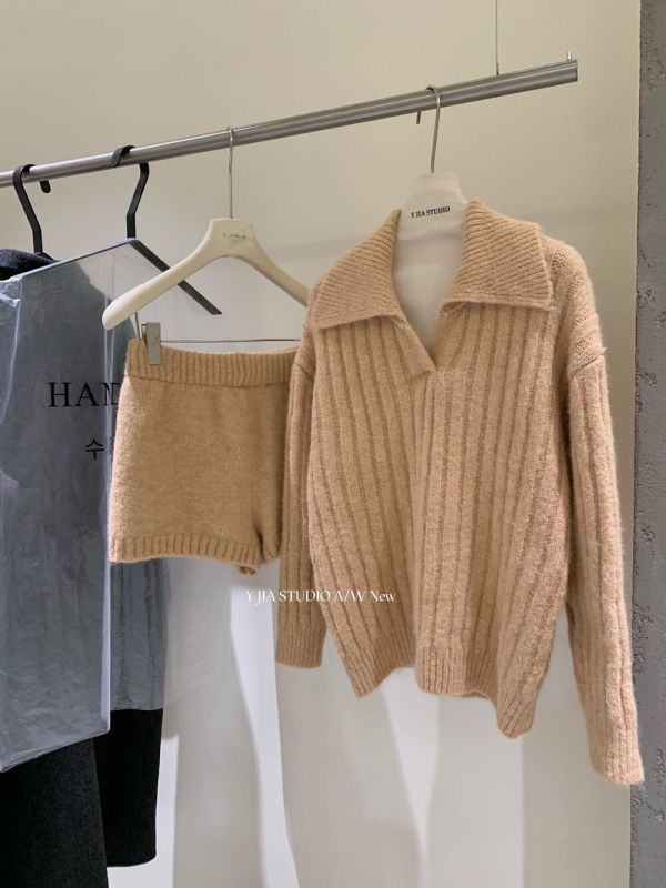 韓系慵懶風翻領針織毛衣+高腰休閒短褲-3色 韓系慵懶風翻領針織毛衣+高腰休閒短褲-3色