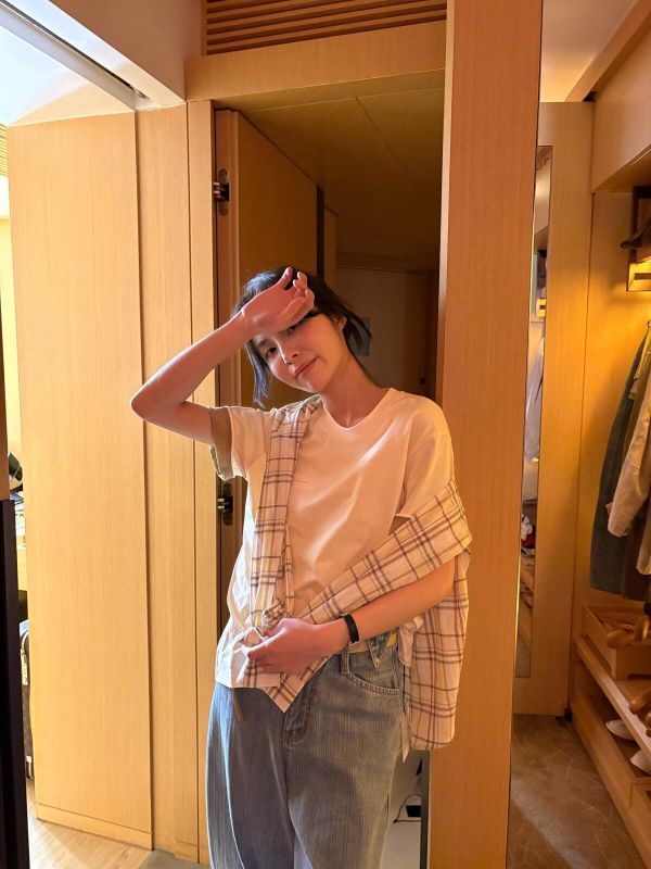 時尚簡約設計感拼色百搭圓領上衣-4色 時尚簡約設計感拼色百搭圓領上衣-4色