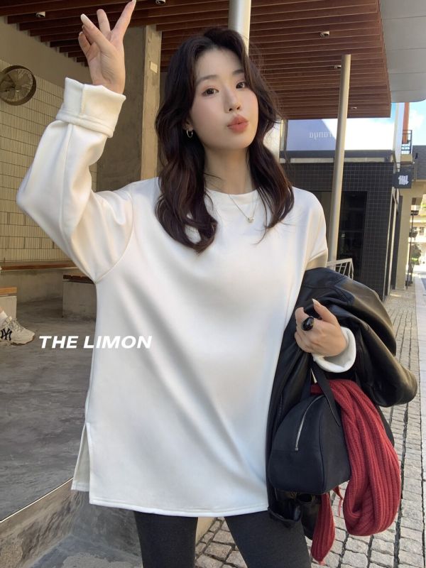 內裏加絨 冬季實穿大白T 寬鬆開衩上衣 內裏加絨 冬季實穿大白T 寬鬆開衩上衣