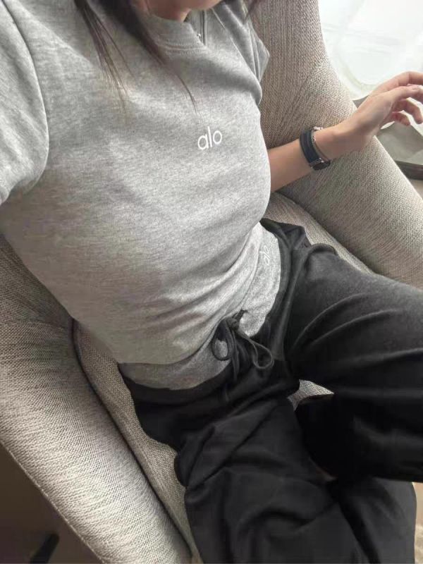 質感休閒透氣挺版正肩修身上衣-4色 質感休閒透氣挺版正肩修身上衣-4色