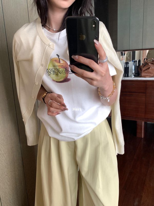 日常穿搭 趣味蘋果質感印花T恤-2色 日常穿搭 趣味蘋果質感印花T恤-2色