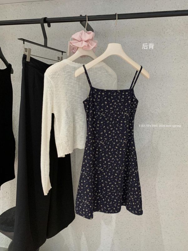 夏日甜心套裝 韓系碎花收腰裙+防曬開衫 夏日甜心套裝 韓系碎花收腰裙+防曬開衫