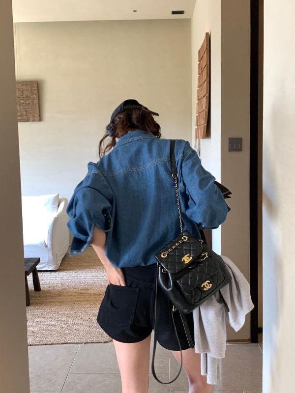 帥氣雙口袋寬鬆薄款牛仔襯衫上衣 帥氣雙口袋寬鬆薄款牛仔襯衫上衣