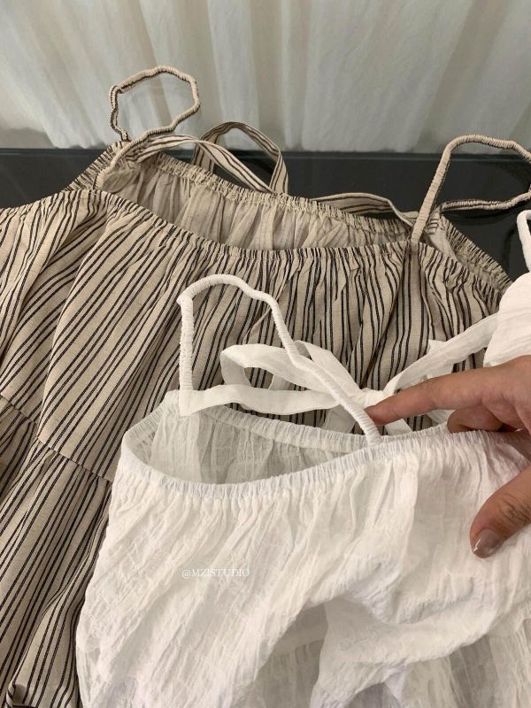 溫柔風復古條紋後背繫帶鏤空背心-3色 溫柔風復古條紋後背繫帶鏤空背心-3色