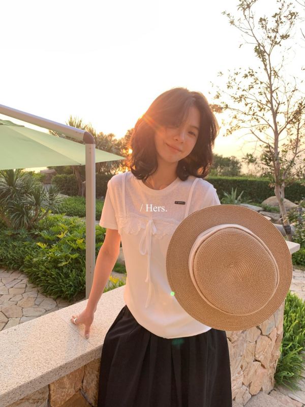 精緻感氣質 肌理蕾絲拼接溫柔上衣-2色 精緻感氣質 肌理蕾絲拼接溫柔上衣-2色