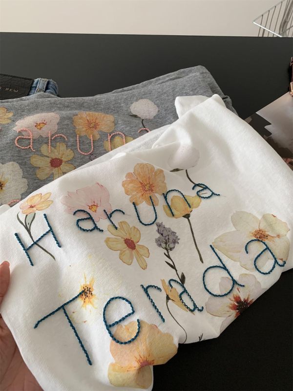 雛菊刺繡印花雪花棉鬆弛感T恤-2色 雛菊刺繡印花雪花棉鬆弛感T恤-2色