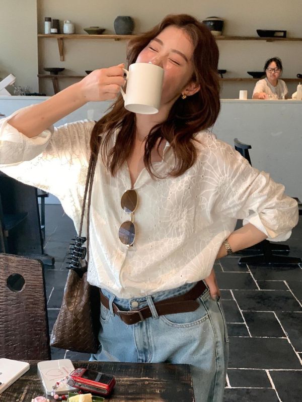 怎麼拍都好看～溫柔慵懶風蕾絲襯衫 怎麼拍都好看～溫柔慵懶風蕾絲襯衫