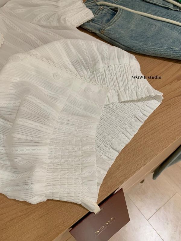 設計感收腰法式蕾絲花邊V領襯衫 設計感收腰法式蕾絲花邊V領襯衫