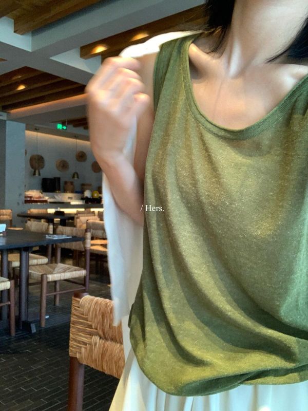 單穿疊穿都好看 透氣不勒舒適背心-12色 單穿疊穿都好看 透氣不勒舒適背心-12色