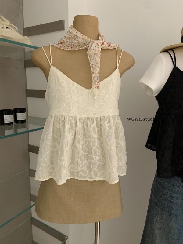 小吊帶蕾絲V領甜美法式小背心-2色 小吊帶蕾絲V領甜美法式小背心-2色