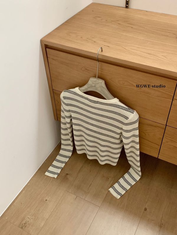 撞色條紋百搭修身針織上衣-2色 撞色條紋百搭修身針織上衣-2色