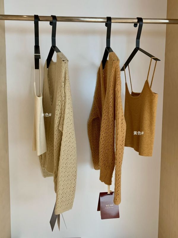 韓系鏤空V領針織罩衫+吊帶背心-2色 韓系鏤空V領針織罩衫+吊帶背心-2色