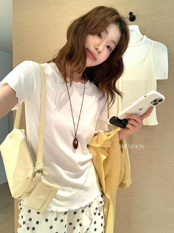 舒適親膚百搭木耳邊設計感上衣-4色 舒適親膚百搭木耳邊設計感上衣-4色