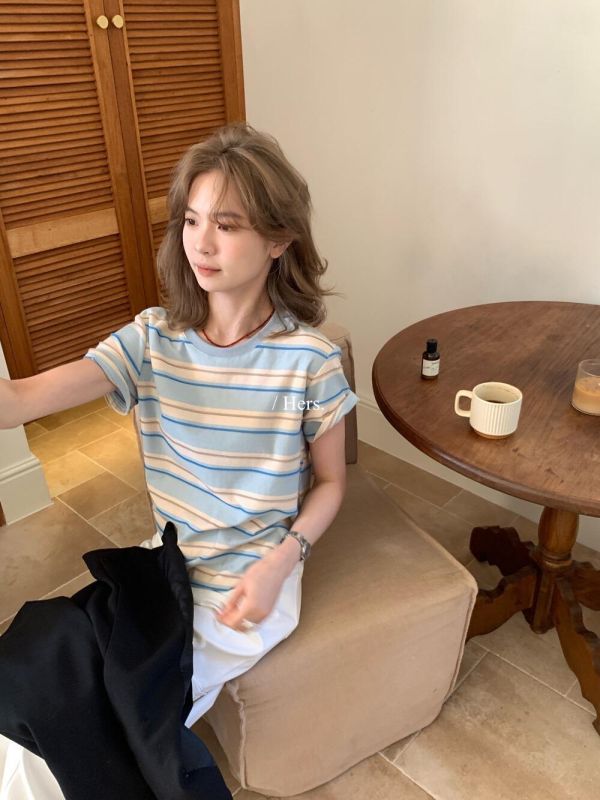 質感撞色～顯白設計感條紋上衣-2色 質感撞色～顯白設計感條紋上衣-2色