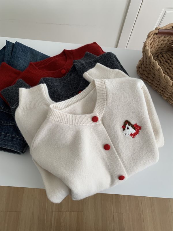 新年紅小馬刺繡圓領開衫上衣-3色 新年紅小馬刺繡圓領開衫上衣-3色