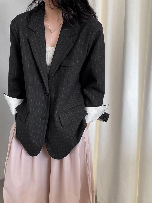 質感在線極簡風背後刺繡條紋西外 質感在線極簡風背後刺繡條紋西外