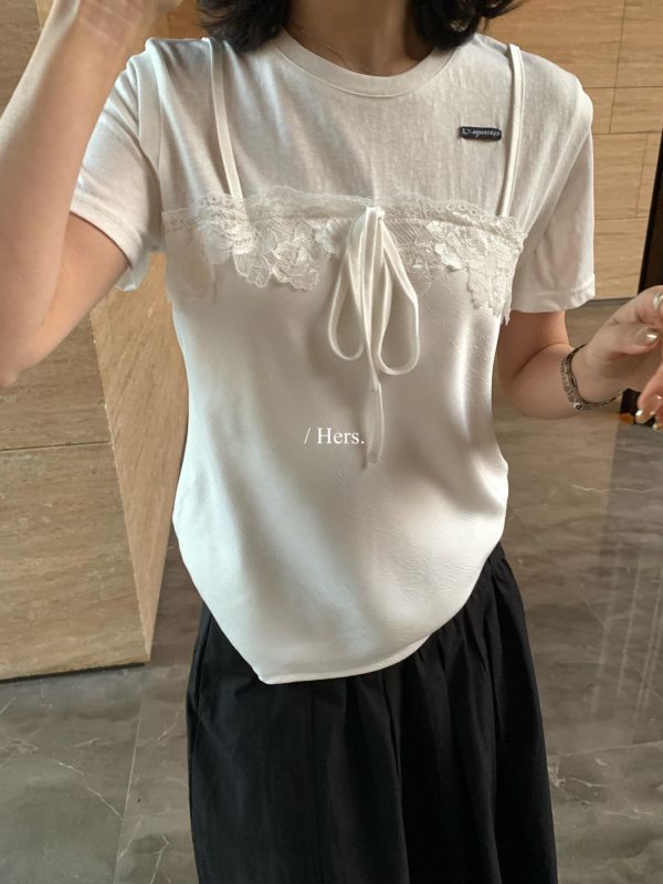 精緻感氣質 肌理蕾絲拼接溫柔上衣-2色 精緻感氣質 肌理蕾絲拼接溫柔上衣-2色