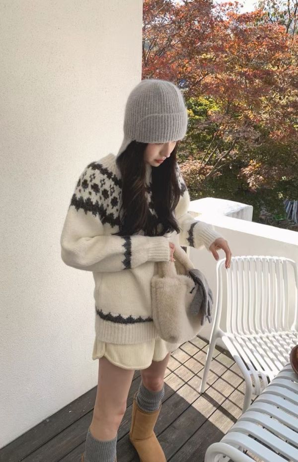 Korea 溫柔好搭日系復古圖騰毛衣-2色 Korea 溫柔好搭日系復古圖騰毛衣-2色